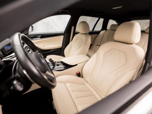 BMW 5 Serie 530e M Sport High Executive 293Pk Automaat (GROOT NAVI, M PAKKET, HEAD-UP DISPLAY, APPLE CARPLAY,... ActivLease financial lease