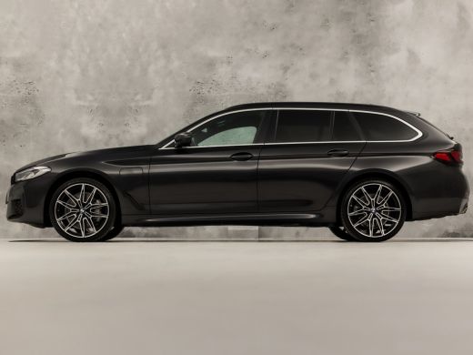 BMW 5 Serie 530e M Sport High Executive 293Pk Automaat (GROOT NAVI, M PAKKET, HEAD-UP DISPLAY, APPLE CARPLAY,... ActivLease financial lease