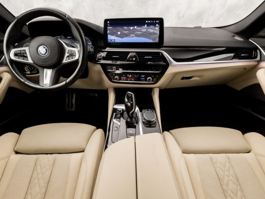 BMW 5 Serie 530e M Sport High Executive 293Pk Automaat (GROOT NAVI, M PAKKET, HEAD-UP DISPLAY, APPLE CARPLAY,... ActivLease financial lease