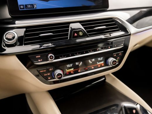 BMW 5 Serie 530e M Sport High Executive 293Pk Automaat (GROOT NAVI, M PAKKET, HEAD-UP DISPLAY, APPLE CARPLAY,... ActivLease financial lease