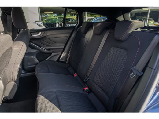 Ford Focus 1.0 EcoBoost Hybrid ST Line | Keyless | Elektrische Trekhaak | Stoel- Stuurverwarming | FULL Led ... ActivLease financial lease