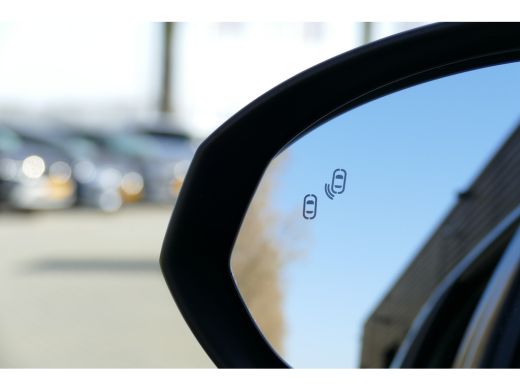 Lynk & Co 01 1.5 262PK PLUG-IN HYBRID AUTOMAAT / CAMERA V+A / PANO.DAK / KEYLESS / ELEKTR. ACHTERKLEP / 20" LM... ActivLease financial lease