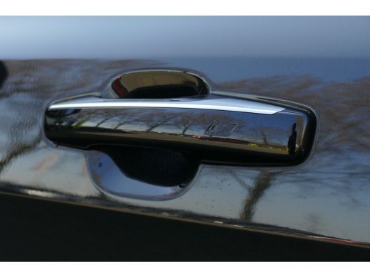 Lynk & Co 01 1.5 262PK PLUG-IN HYBRID AUTOMAAT / CAMERA V+A / PANO.DAK / KEYLESS / ELEKTR. ACHTERKLEP / 20" LM... ActivLease financial lease