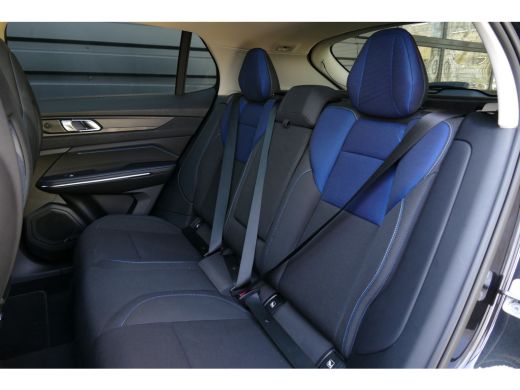Lynk & Co 01 1.5 262PK PLUG-IN HYBRID AUTOMAAT / CAMERA V+A / PANO.DAK / KEYLESS / ELEKTR. ACHTERKLEP / 20" LM... ActivLease financial lease