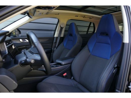 Lynk & Co 01 1.5 262PK PLUG-IN HYBRID AUTOMAAT / CAMERA V+A / PANO.DAK / KEYLESS / ELEKTR. ACHTERKLEP / 20" LM... ActivLease financial lease