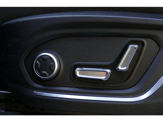Lynk & Co 01 1.5 262PK PLUG-IN HYBRID AUTOMAAT / CAMERA V+A / PANO.DAK / KEYLESS / ELEKTR. ACHTERKLEP / 20" LM... ActivLease financial lease