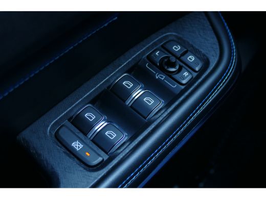 Lynk & Co 01 1.5 262PK PLUG-IN HYBRID AUTOMAAT / CAMERA V+A / PANO.DAK / KEYLESS / ELEKTR. ACHTERKLEP / 20" LM... ActivLease financial lease