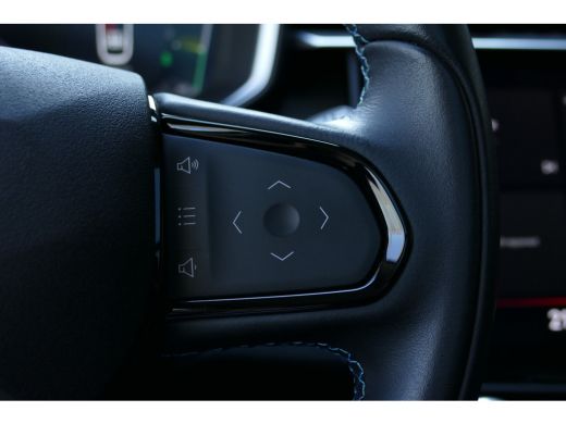Lynk & Co 01 1.5 262PK PLUG-IN HYBRID AUTOMAAT / CAMERA V+A / PANO.DAK / KEYLESS / ELEKTR. ACHTERKLEP / 20" LM... ActivLease financial lease