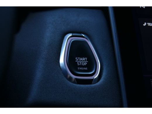 Lynk & Co 01 1.5 262PK PLUG-IN HYBRID AUTOMAAT / CAMERA V+A / PANO.DAK / KEYLESS / ELEKTR. ACHTERKLEP / 20" LM... ActivLease financial lease