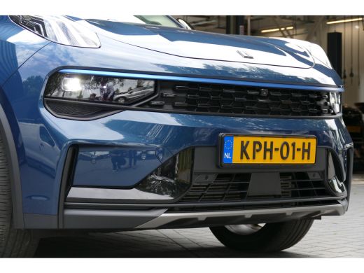 Lynk & Co 01 1.5 262PK PLUG-IN HYBRID AUTOMAAT / CAMERA V+A / PANO.DAK / KEYLESS / ELEKTR. ACHTERKLEP / 20" LM... ActivLease financial lease