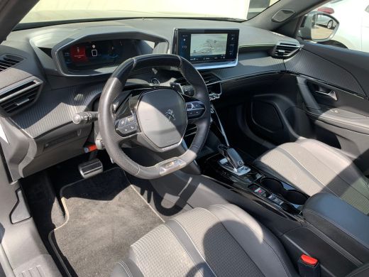 Peugeot 2008 1.2 PureTech GT Airco | Camera | Cruise Control | DAB | LED | LMV 17" | Navi | PDC V&A | Pano | T... ActivLease financial lease