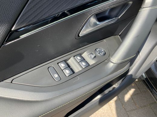 Peugeot 2008 1.2 PureTech GT Airco | Camera | Cruise Control | DAB | LED | LMV 17" | Navi | PDC V&A | Pano | T... ActivLease financial lease