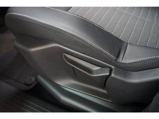 Peugeot 3008 1.2 Hybrid 136 Allure 19" LMV | Afneembare trekhaak | half-leder | Adaptive Cruise | Driver assis... ActivLease financial lease