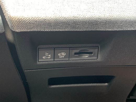 Peugeot e-3008 GT Exclusive 210 73 kWh 360 Camera | 11kW lader | Focal-Audio | Elektrische Stoelen | Keyless | L... ActivLease financial lease