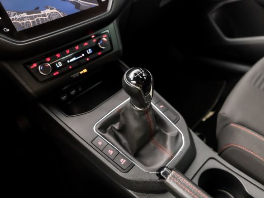 Seat Ibiza 1.0 TSI FR Intense Sport (APPLE CARPLAY, GROOT NAVI, CLIMATE, CAMERA, SPORTSTOELEN, MODE KNOP, GE... ActivLease financial lease