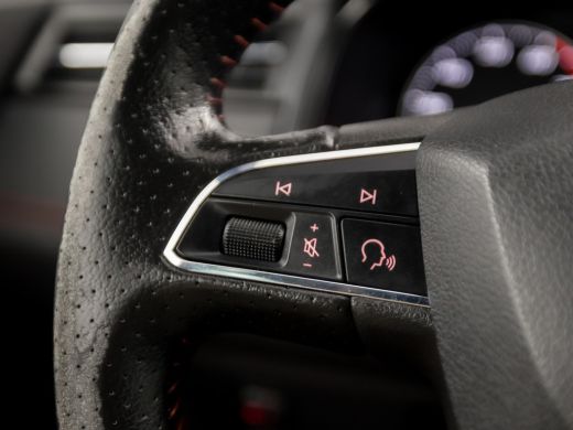 Seat Ibiza 1.0 TSI FR Intense Sport (APPLE CARPLAY, GROOT NAVI, CLIMATE, CAMERA, SPORTSTOELEN, MODE KNOP, GE... ActivLease financial lease