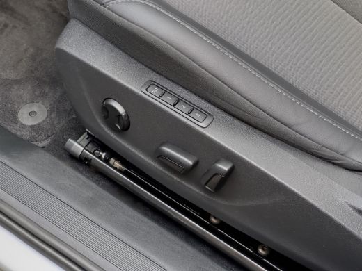 Skoda Enyaq iV 80 SOH 92,73% PANODAK LEDER NAVI DIGI-DASH APPLE-CARPLAY LED LMV PDC ActivLease financial lease