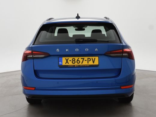 Skoda Octavia Combi 1.0 TSI RACE BLUE + WEGKL. TREKHAAK | VIRTUAL COCKPIT | APPLE CARPLAY | NAVIGATIE | LED ActivLease financial lease