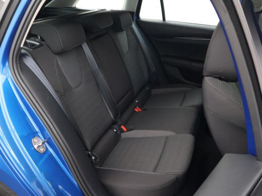 Skoda Octavia Combi 1.0 TSI RACE BLUE + WEGKL. TREKHAAK | VIRTUAL COCKPIT | APPLE CARPLAY | NAVIGATIE | LED ActivLease financial lease
