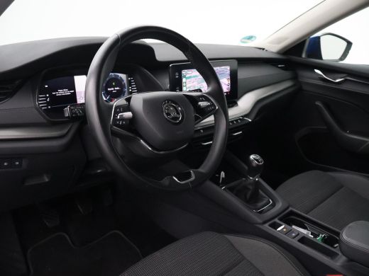 Skoda Octavia Combi 1.0 TSI RACE BLUE + WEGKL. TREKHAAK | VIRTUAL COCKPIT | APPLE CARPLAY | NAVIGATIE | LED ActivLease financial lease
