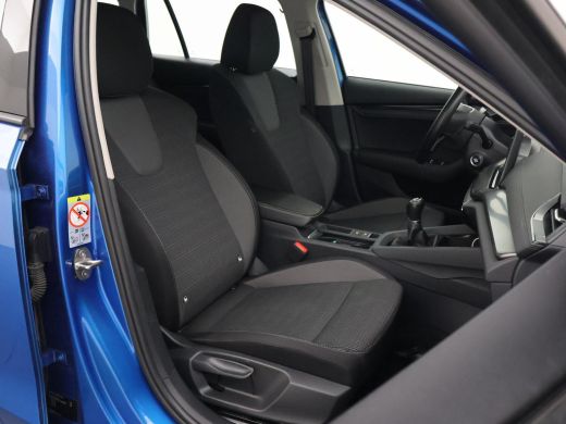Skoda Octavia Combi 1.0 TSI RACE BLUE + WEGKL. TREKHAAK | VIRTUAL COCKPIT | APPLE CARPLAY | NAVIGATIE | LED ActivLease financial lease