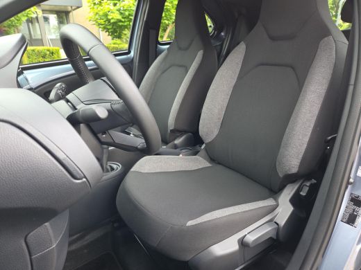Toyota Aygo 1.0 VVT-i MT Play | Apple CarPlay | Parkeercamera | Rijklaar incl. garantie | ActivLease financial lease