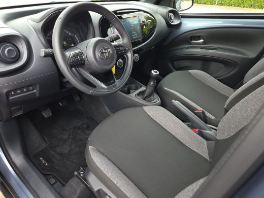 Toyota Aygo 1.0 VVT-i MT Play | Apple CarPlay | Parkeercamera | Rijklaar incl. garantie | ActivLease financial lease