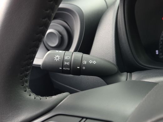 Toyota Aygo 1.0 VVT-i MT Play | Apple CarPlay | Parkeercamera | Rijklaar incl. garantie | ActivLease financial lease