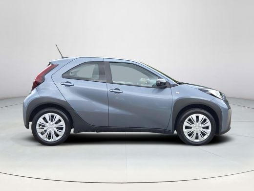 Toyota Aygo 1.0 VVT-i MT Play | Apple CarPlay | Parkeercamera | Rijklaar incl. garantie | ActivLease financial lease