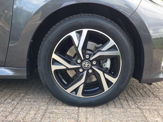 Toyota Yaris 1.5 Hybrid 115 Dynamic | Stoel/Stuur verw. | Parkeersens. | Blindspot | Rijklaar incl. garantie | ActivLease financial lease