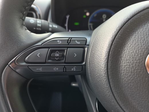 Toyota Yaris 1.5 Hybrid 115 Dynamic | Stoel/Stuur verw. | Parkeersens. | Blindspot | Rijklaar incl. garantie | ActivLease financial lease