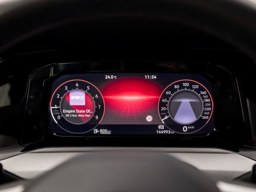 Volkswagen Golf Variant 1.0 TSI Life Sport (APPLE CARPLAY, GROOT NAVI, STUUR/STOELVERWARMING, MEMORY SEAT, GETINT... ActivLease financial lease