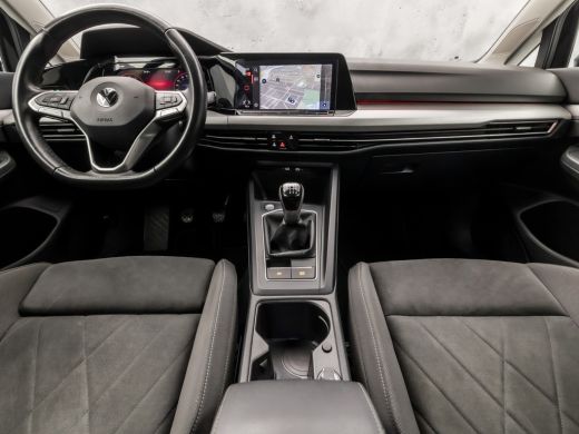 Volkswagen Golf Variant 1.0 TSI Life Sport (APPLE CARPLAY, GROOT NAVI, STUUR/STOELVERWARMING, MEMORY SEAT, GETINT... ActivLease financial lease