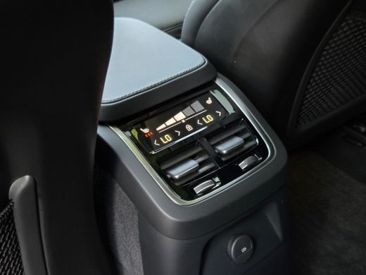 Volvo  XC90 2.0 T8 Recharge AWD Ultra Dark Black | Full Option! | Trekhaak | Luchtvering | Bowers&Wilkins | M... ActivLease financial lease