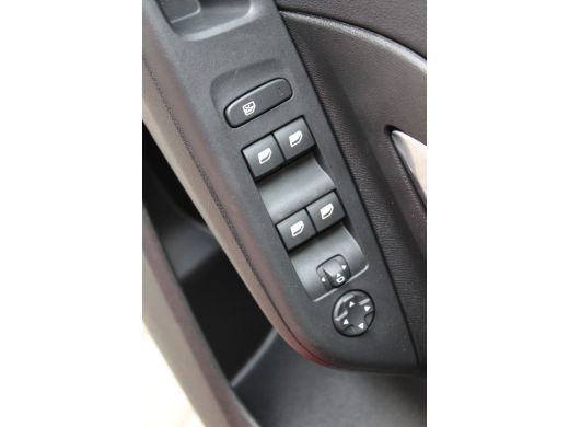 Opel Corsa GS | Tot 8 jaar garantie | LED Matrix verlichting | Dodehoek-detectie | Climate control | ActivLease financial lease