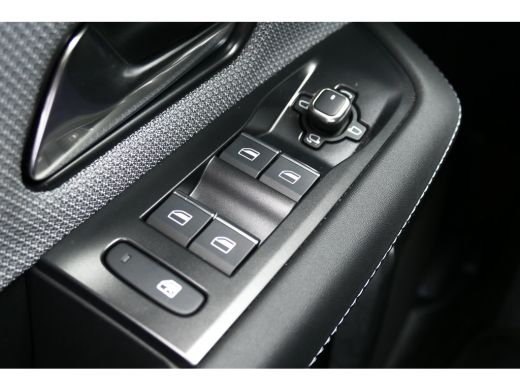 Opel Grandland EV 73KWH 213PK BUSINESS EDITION AUTOMAAT / CAMERA V+A / PANO.DAK / ELEKTR. ACHTERKLEP / KEYLESS /... ActivLease financial lease