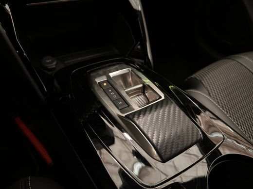 Peugeot 208 Hybrid 100 e-DCS6 GT Camera | Leder/Stof | Carplay | 17LMV | Dode hoek | Clima | Cruise | Carplay... ActivLease financial lease
