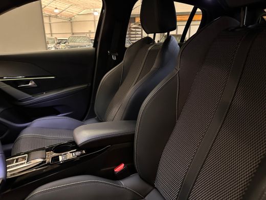 Peugeot 208 Hybrid 100 e-DCS6 GT Camera | Leder/Stof | Carplay | 17LMV | Dode hoek | Clima | Cruise | Carplay... ActivLease financial lease