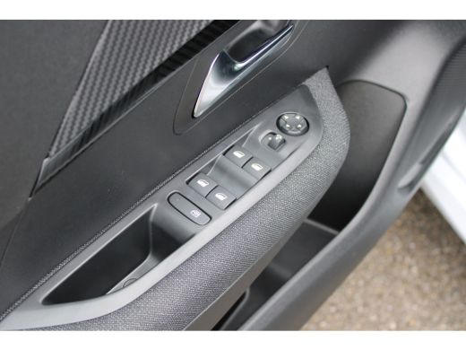 Peugeot e-208 EV Business 50 kWh | EV | Camera | Cruise control | Apple Carplay/Android Auto | Keyless | ActivLease financial lease