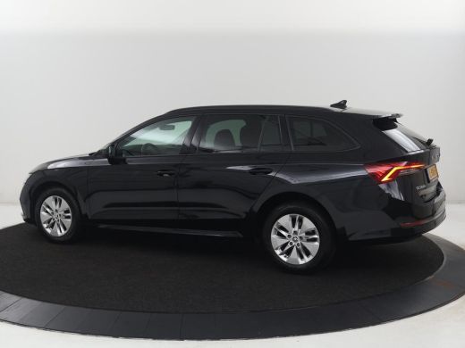 Skoda Octavia Combi 1.0 e-TSI Business Edition | Cruise control | Park assist | Carplay | LED | Cruise control ... ActivLease financial lease