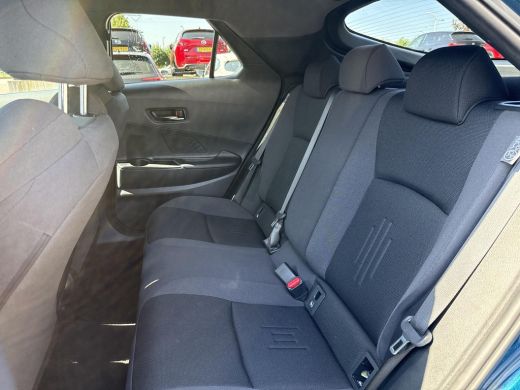 Toyota C-HR 1.8 Hybrid 140 Dynamic | Navigatie | Apple CarPlay/Android auto | Camera ActivLease financial lease
