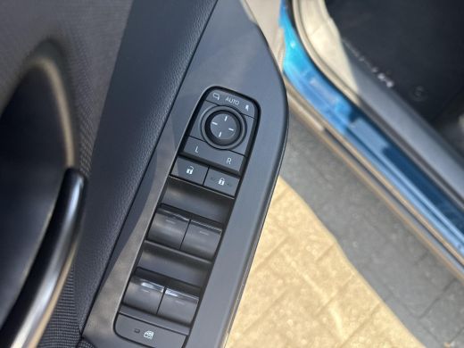 Toyota C-HR 1.8 Hybrid 140 Dynamic | Navigatie | Apple CarPlay/Android auto | Camera ActivLease financial lease