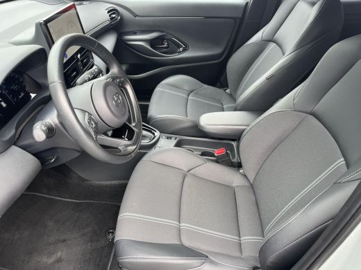 Toyota Yaris Cross 1.5 Hybrid 130 Launch Edition | Navigatie | Stoel- + stuurverwarming | Elektrische achterklep | H... ActivLease financial lease