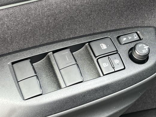 Toyota Yaris Cross 1.5 Hybrid 130 Launch Edition | Navigatie | Stoel- + stuurverwarming | Elektrische achterklep | H... ActivLease financial lease