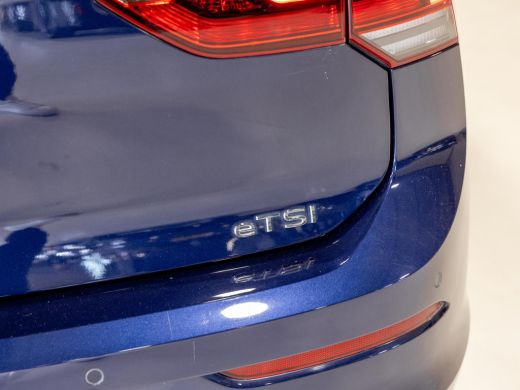 Volkswagen Golf 1.5 eTSI R-Line Business+ 150pk / Dodehoek detectie / Elektrisch verstelbare stoelen met geheugen... ActivLease financial lease