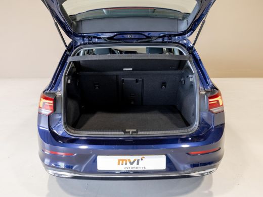 Volkswagen Golf 1.5 eTSI R-Line Business+ 150pk / Dodehoek detectie / Elektrisch verstelbare stoelen met geheugen... ActivLease financial lease