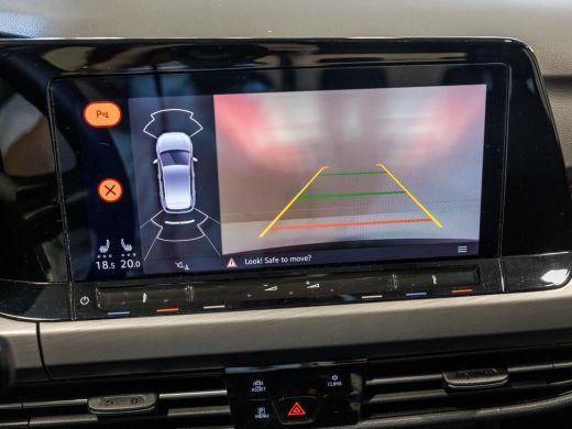 Volkswagen Golf 1.5 eTSI R-Line Business+ 150pk / Dodehoek detectie / Elektrisch verstelbare stoelen met geheugen... ActivLease financial lease