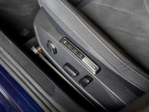 Volkswagen Golf 1.5 eTSI R-Line Business+ 150pk / Dodehoek detectie / Elektrisch verstelbare stoelen met geheugen... ActivLease financial lease