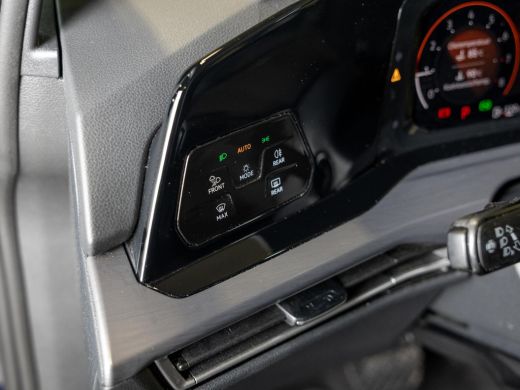 Volkswagen Golf 1.5 eTSI R-Line Business+ 150pk / Dodehoek detectie / Elektrisch verstelbare stoelen met geheugen... ActivLease financial lease