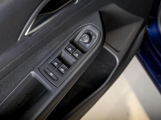 Volkswagen Golf 1.5 eTSI R-Line Business+ 150pk / Dodehoek detectie / Elektrisch verstelbare stoelen met geheugen... ActivLease financial lease